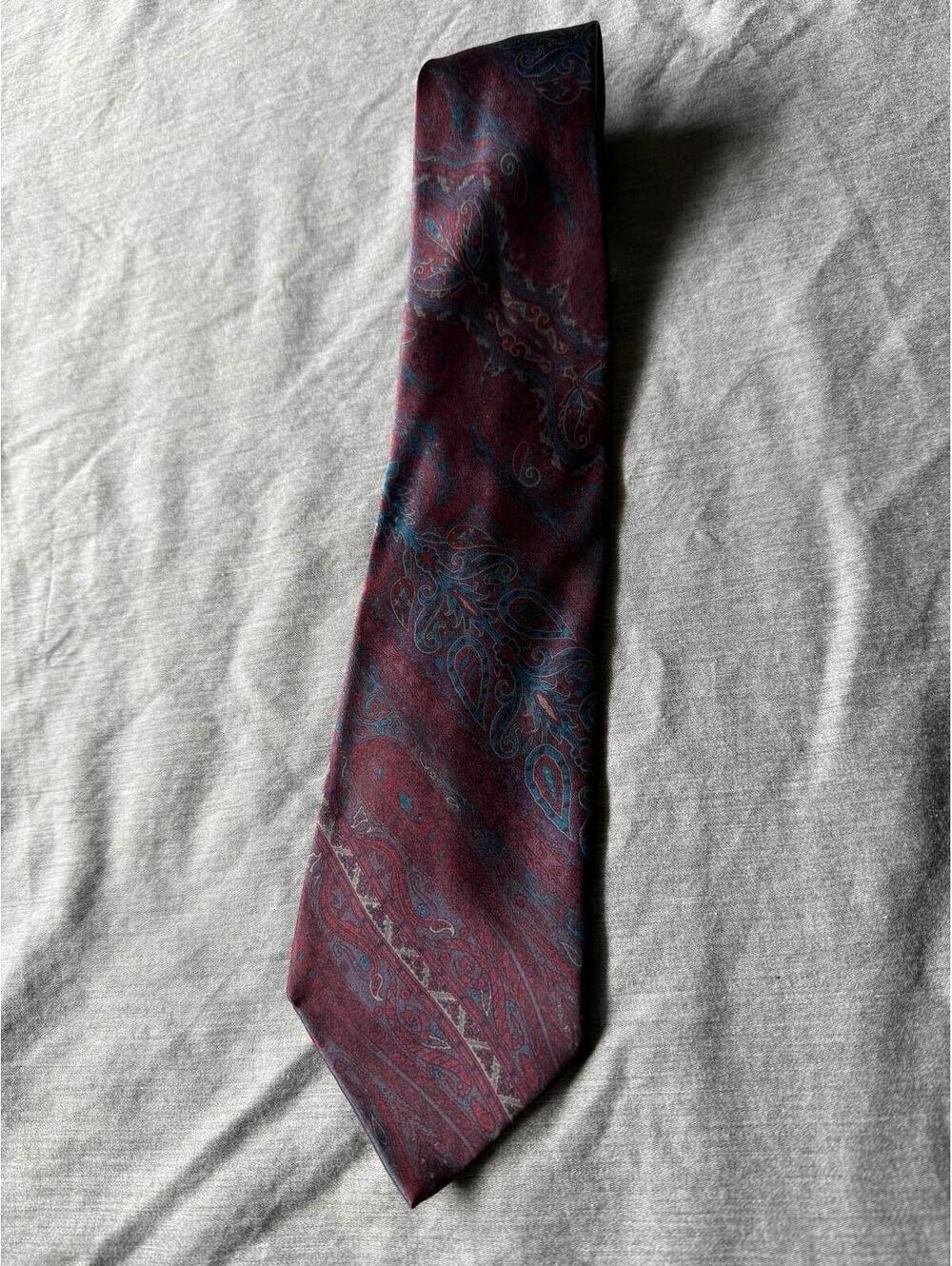Strathmore All Silk Tie Hand Made Italy Maroon Paisley 3.5" x 56"